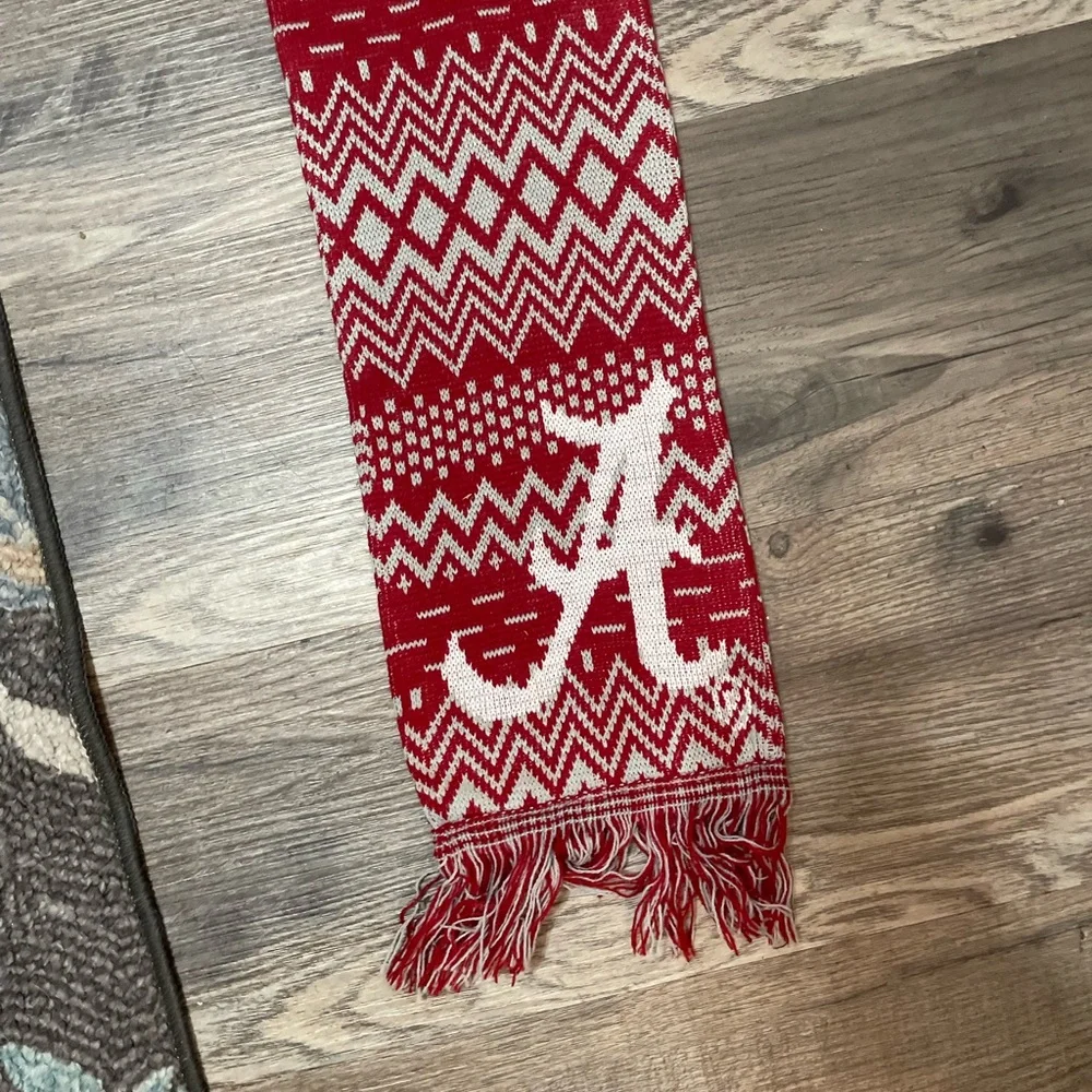 Crimson Knit Scarf - plus coffee mug Red and White